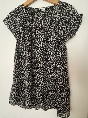 Banana Republic Black and White Dot Flutter Sleeve Blouse